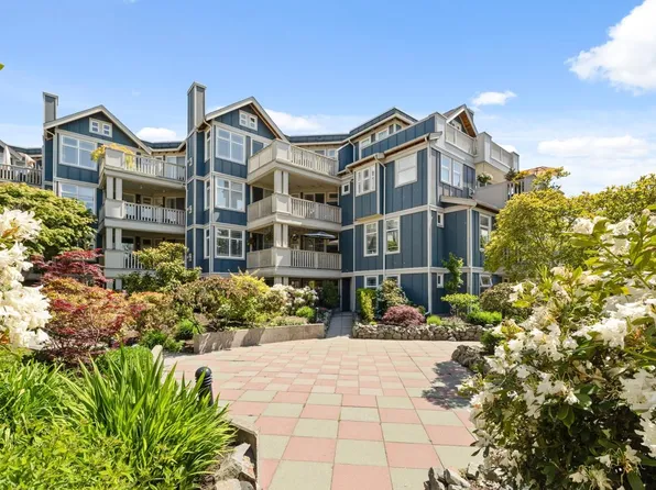 15392 16a Ave #302, Surrey, BC V4A 1S9