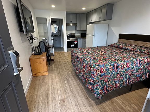 3rd image of 23408 30th Ave S #110