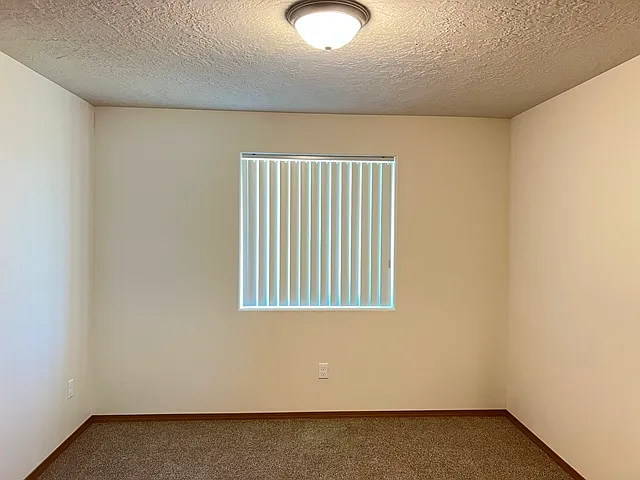 389 Clover St — Photo 11