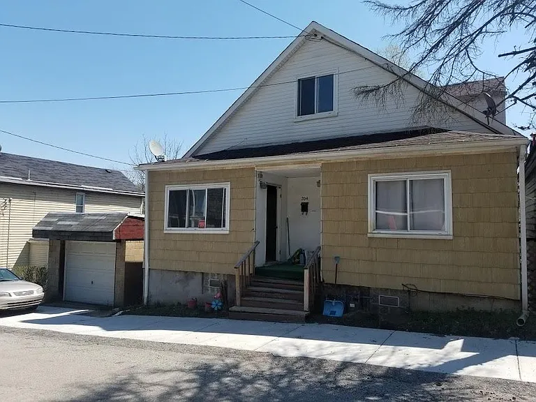 704 McMasters Ave — Photo 2
