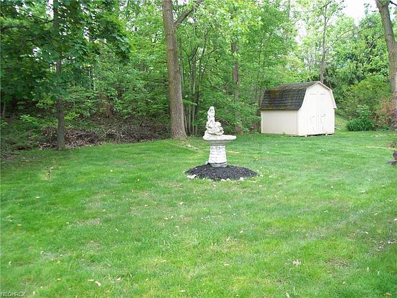 3rd image of 8908 White Oak Dr