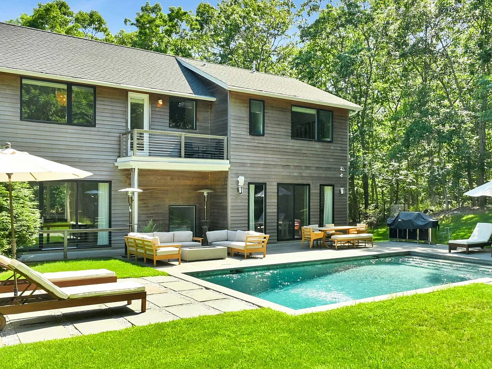 35 Woodthrush Ln
