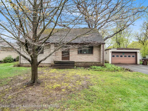6421 E Lake Dr, Haslett, MI 48840