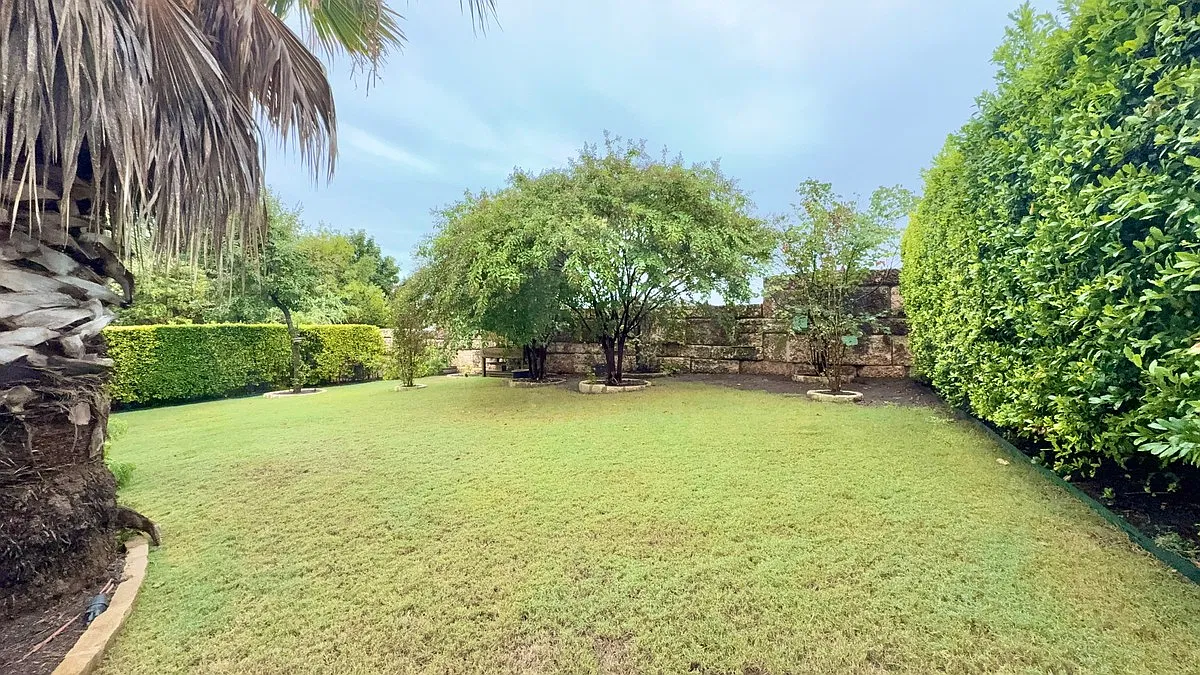 4 bed, 3.5 bath, 3474 sqft, $5,900 — Photo 3