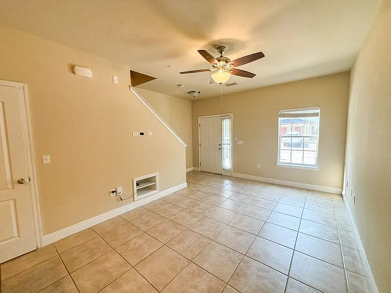 2946 SW 35th Pl #40 — Photo 4