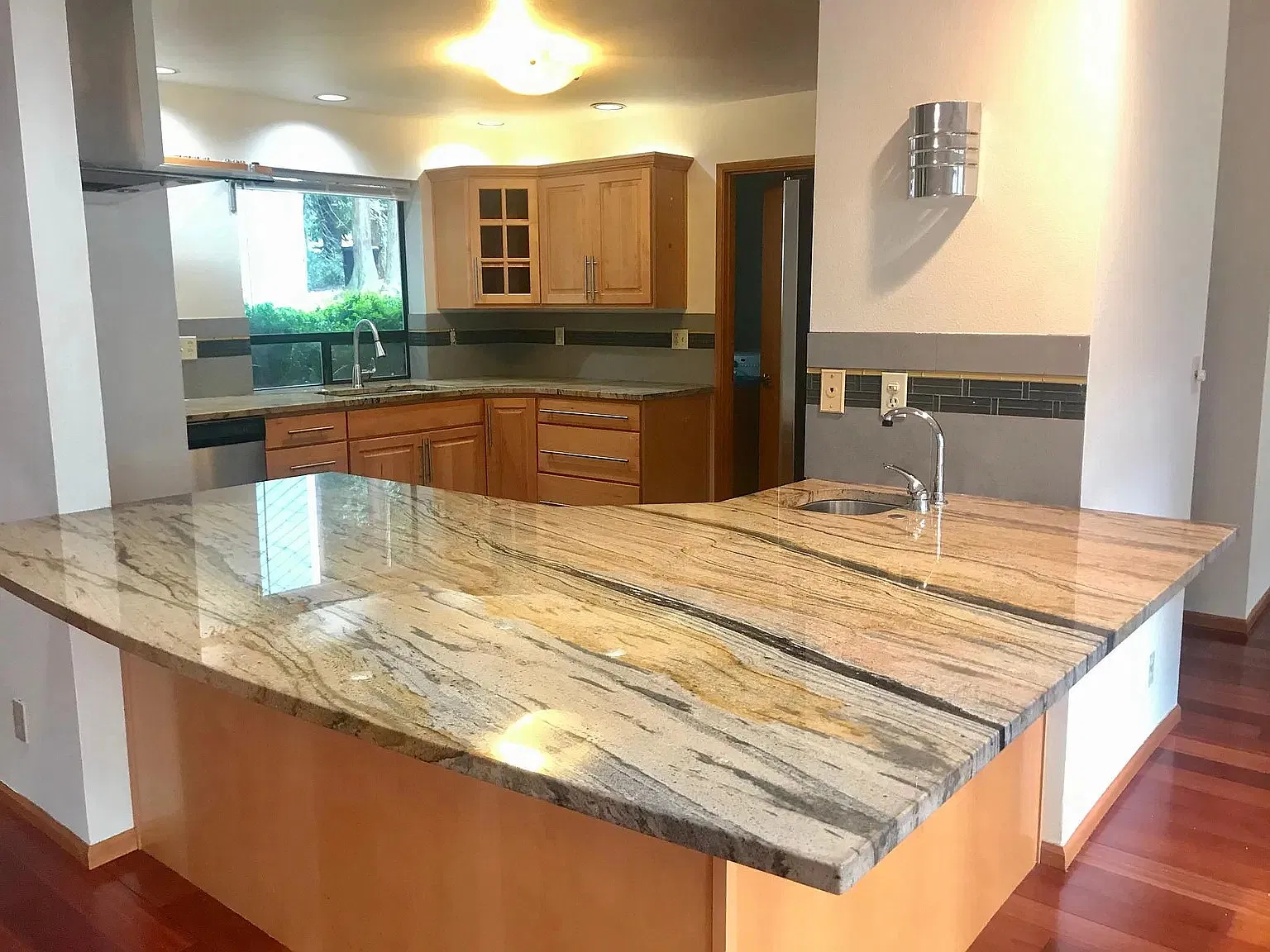 3 bed, 2.5 bath, 2880 sqft, $4,295 — Photo 4