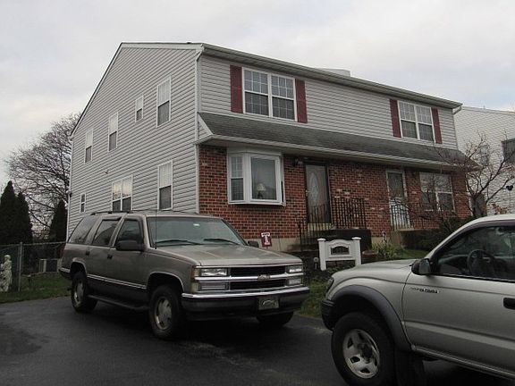 3rd image of 211 Summit Ave