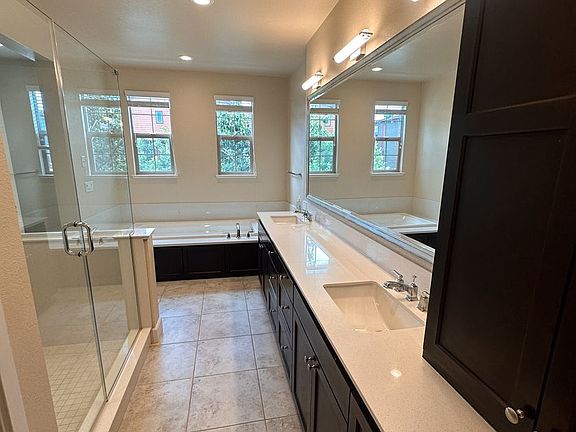 3rd image of 584 Sandalwood Dr