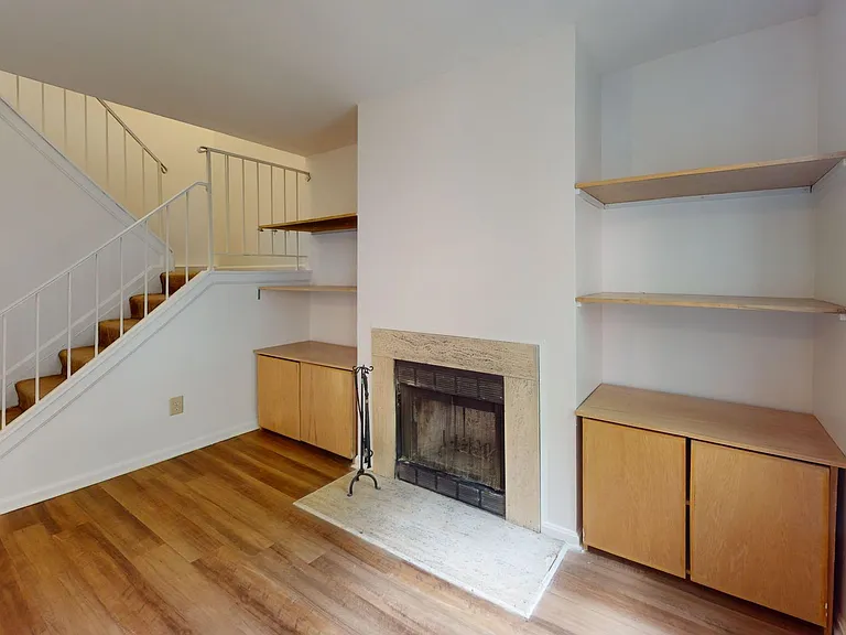 1433 A St NE #B — Photo 2