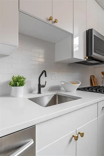 1415 Oak St NW #T2 — Photo 8