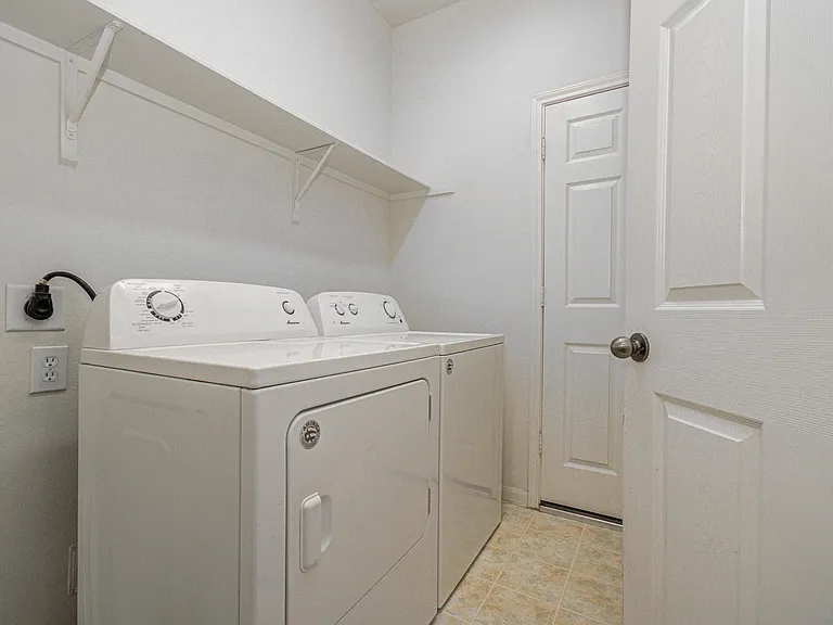 1904 Roaring Springs Ct — Photo 18