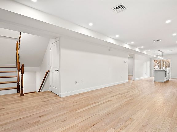 3rd image of 15 Linwood Ave #15