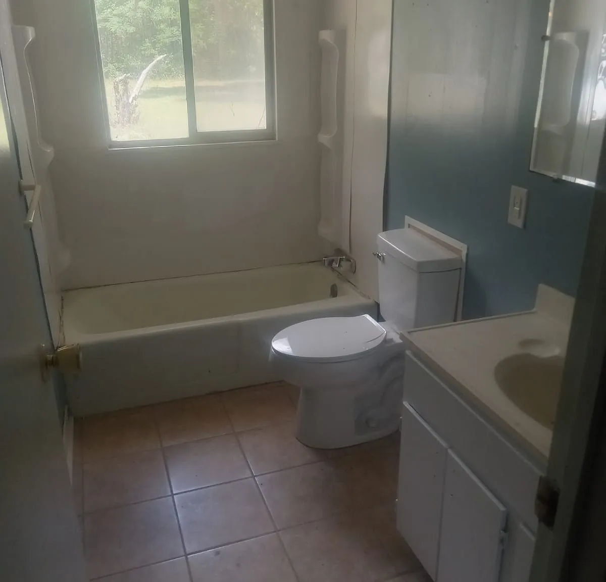 3 bed, 1100 sqft, $1,300 — Photo 2