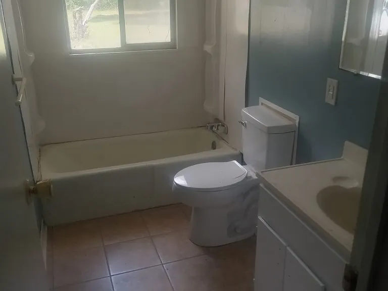 1035 Williams Pl SE #B — Photo 2