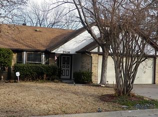 2505 Oak Hill Dr, Arlington, TX 76006