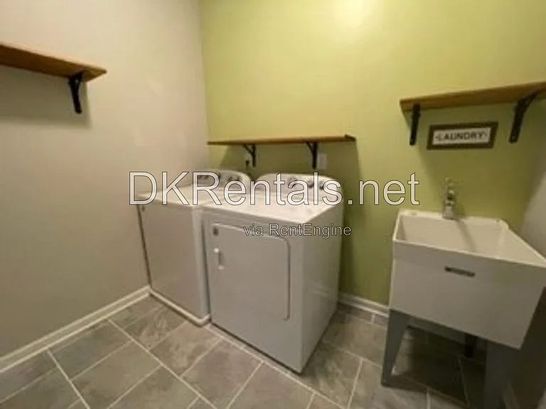944 Hewitt Dr SE — Photo 22