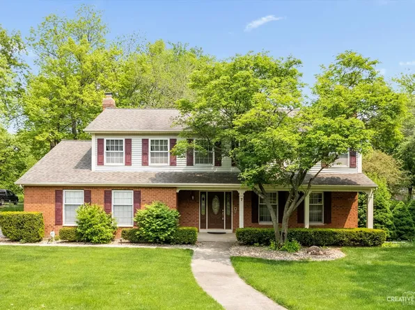 7 Hathaway Cres, Sugar Grove, IL 60554