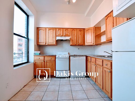 3rd image of 28-02 Crescent St #Dgc
