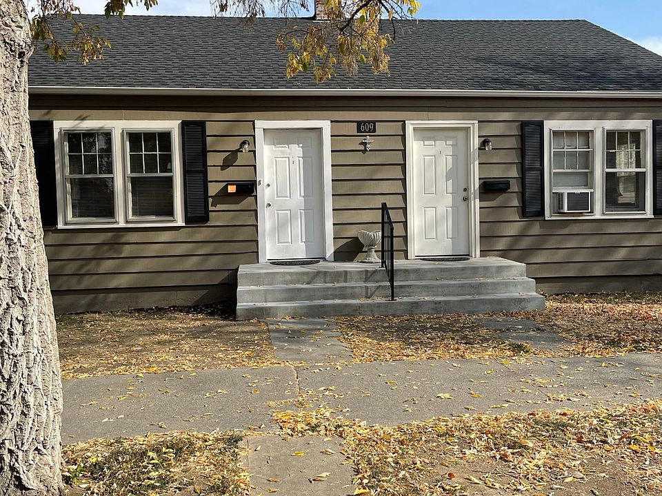 2nd image of 609 1st St W #2