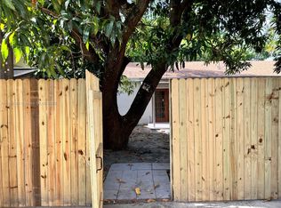 2475 NE 184th Ter, North Miami Beach, FL 33160