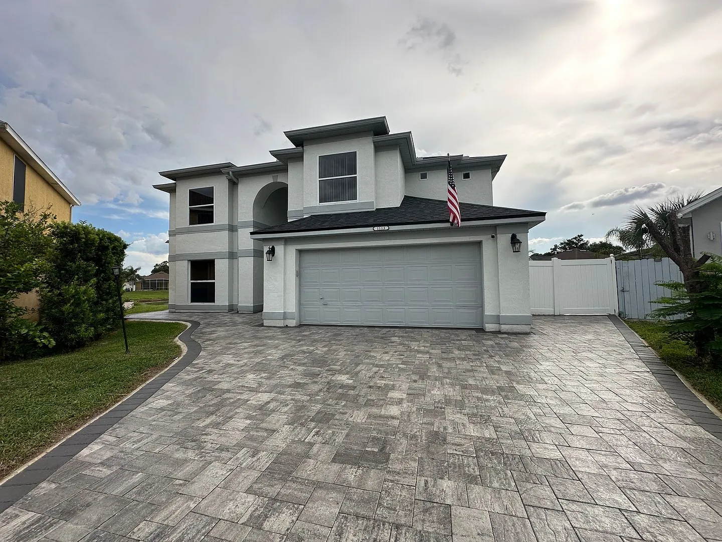 Spacious 4BR/2.5BA Home with Screened Pool & 2-Car Garage — Photo 1