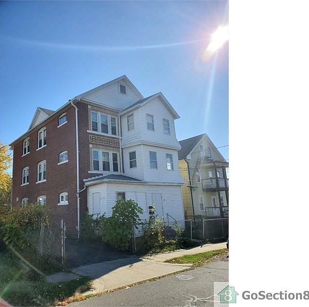 2nd image of 219 Bond St #1