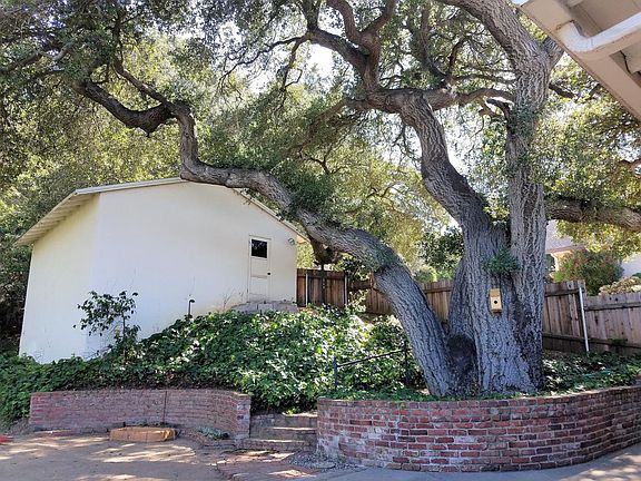 view of detached garage