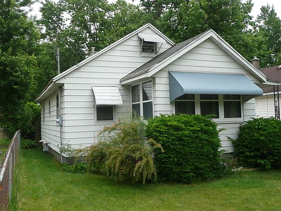 2nd image of 2528 Woodward Ave SW