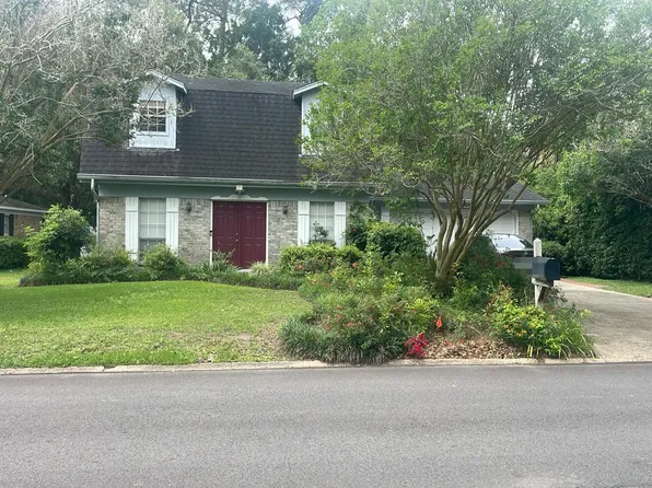 2631 Valleywood Dr, Gautier, MS 39553