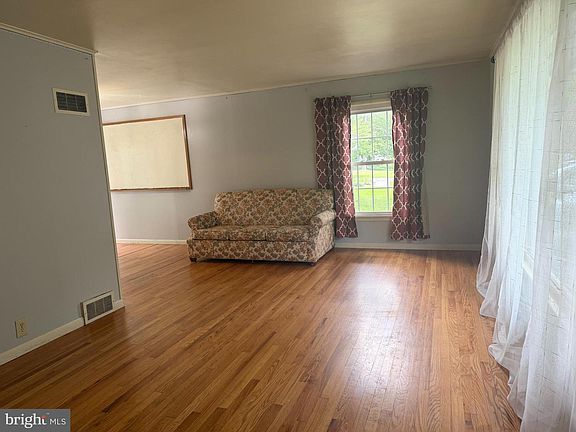3rd image of 1041 Taylor St