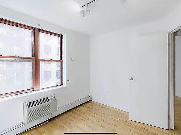 3rd image of 190 E 7th St APT 415