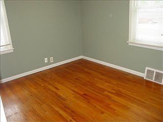 3rd image of 1401 Whitcomb Ave
