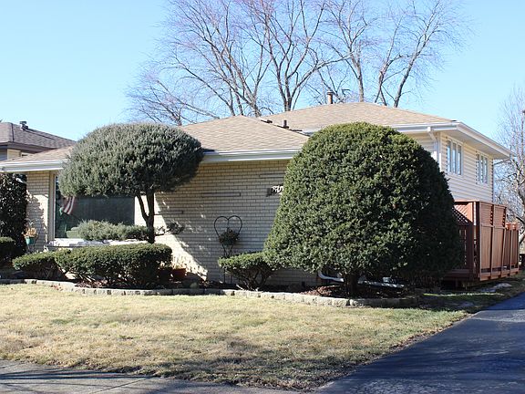 3rd image of 13638 S Leclaire Ave