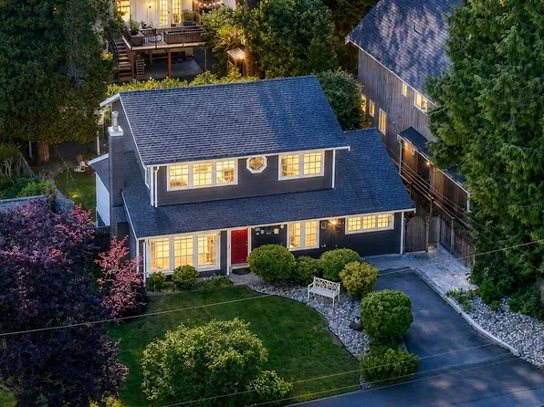 1425 129th St, Surrey, BC V4A 3X9