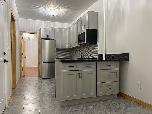 4th image of 243 Nassau Ave #A
