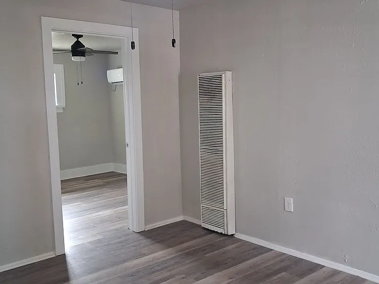 704 S Abilene Ave — Photo 2