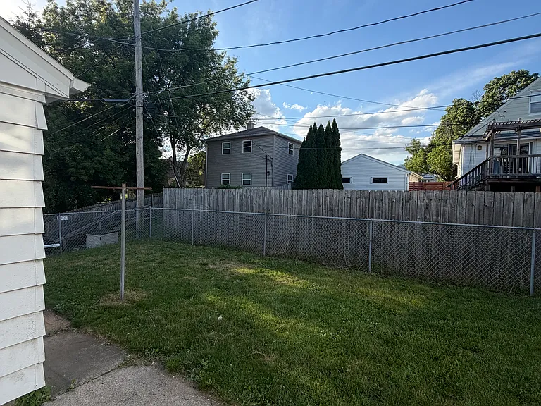 1619 S 95th St #1619 — Photo 10