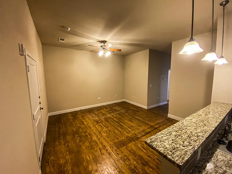 700 Franklin Ave #14 — Photo 5