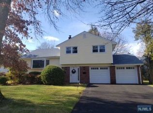 9 Burns Pl, Cresskill, NJ 07626