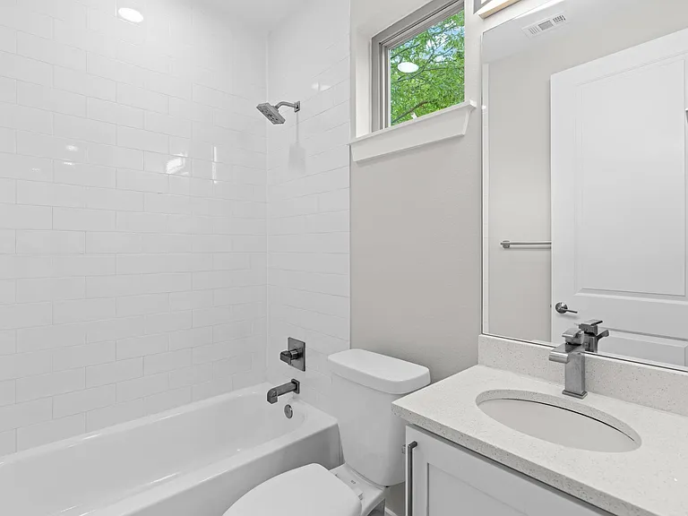 3010 E 18th 1/2 St #B — Photo 9