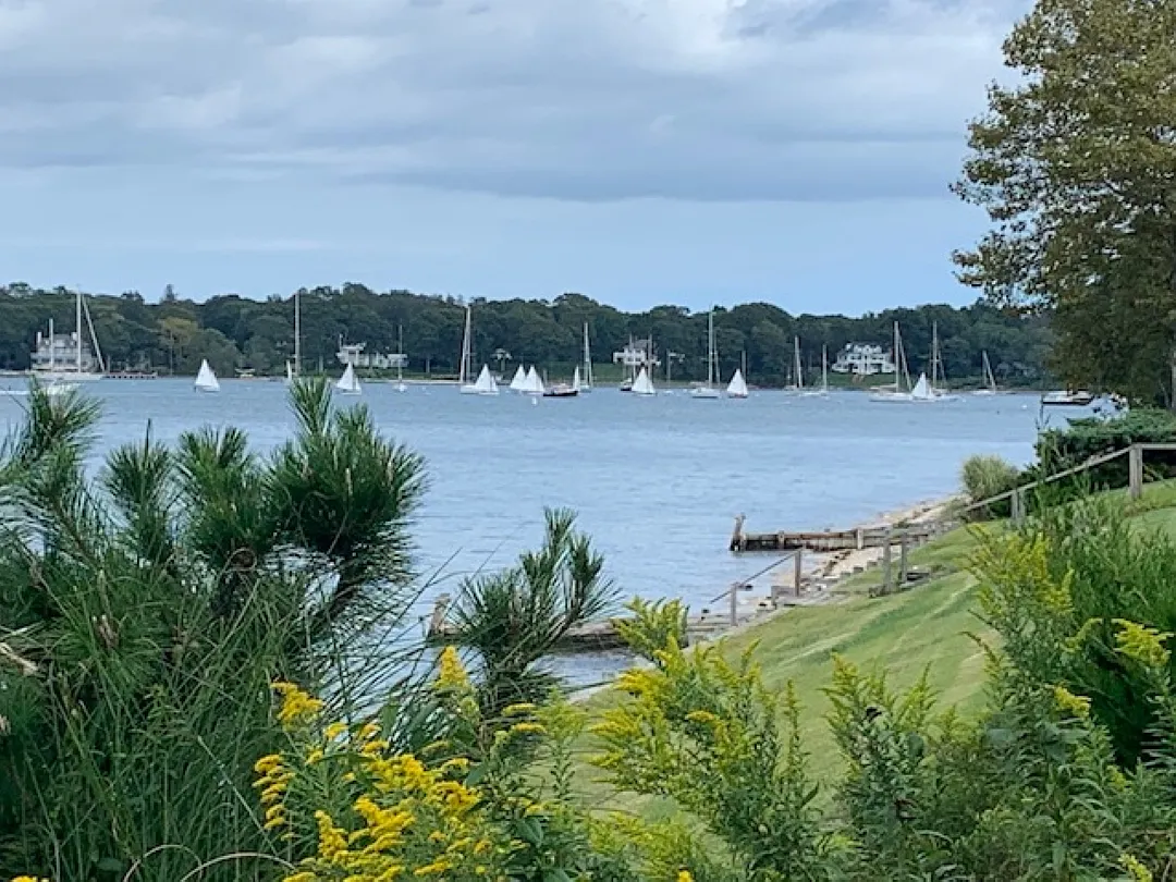 Waterfront Victorian Retreat — Photo 2