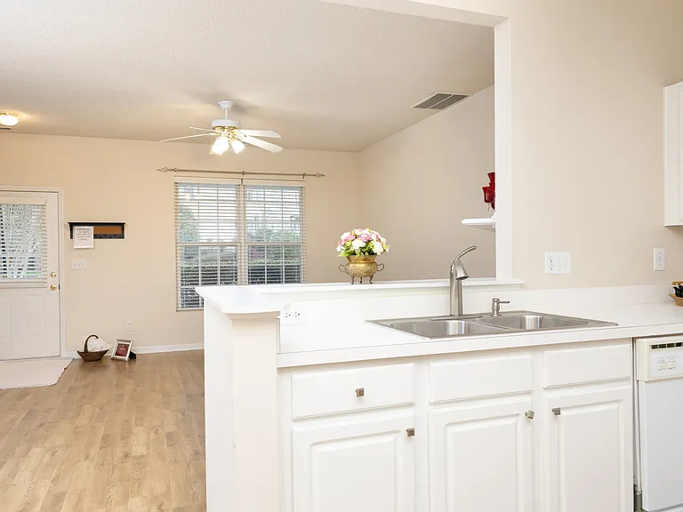 327 Orchard Park Dr — Photo 10