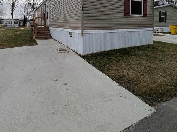 570 Apple St, Westland, MI 48186