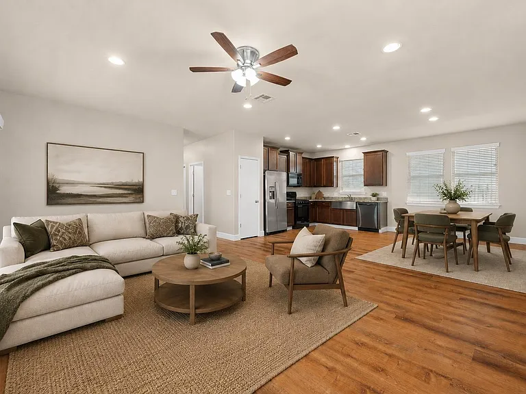 374 Triumph Rd — Photo 2