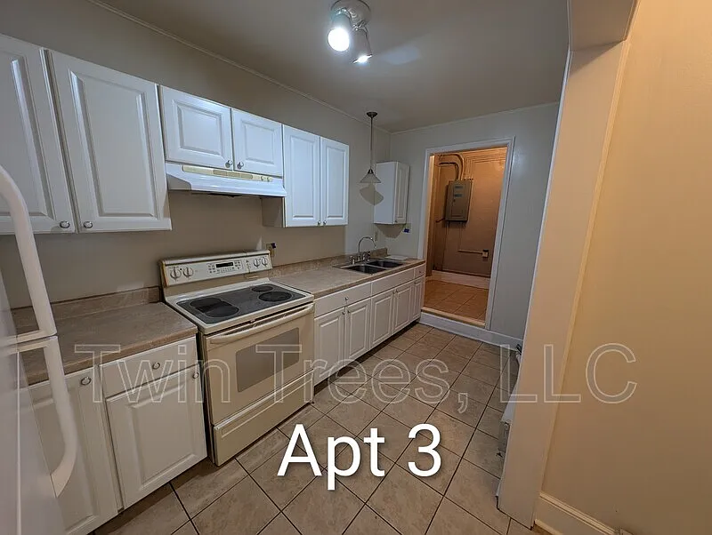 2 bed, 1.0 bath, 600 sqft, $900 — Photo 2