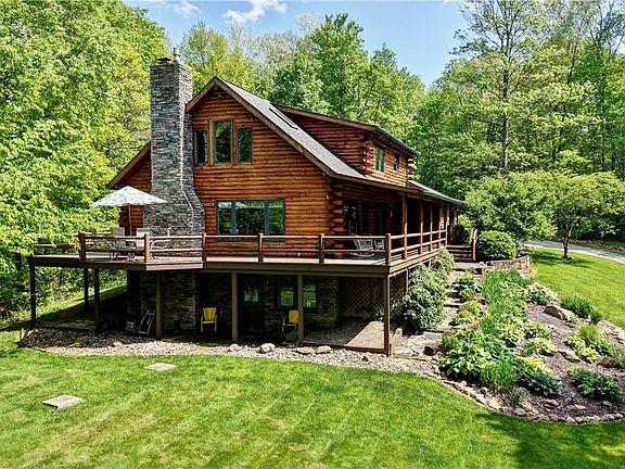 4th image of 707 N Hillcrest Dr