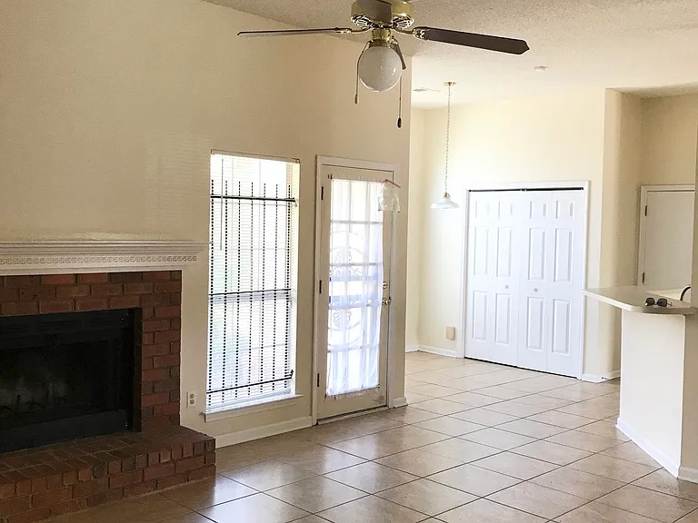 4558 Kings Grant Dr — Photo 5