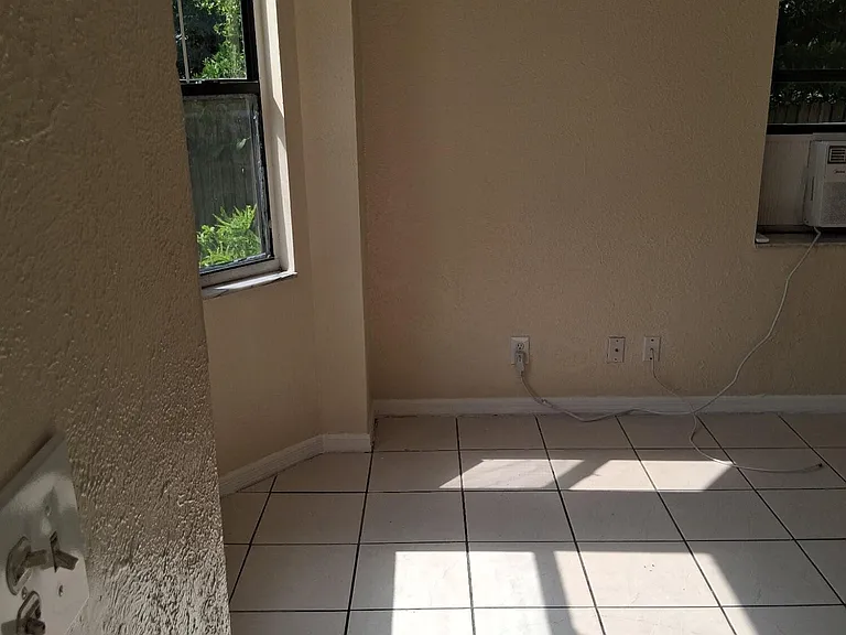 2901 Avenue D — Photo 6
