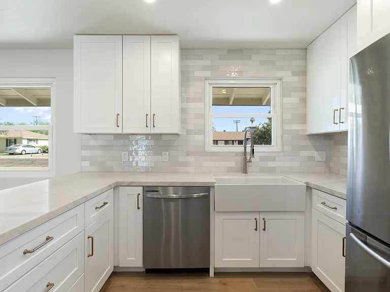 715 W Oregon Ave — Photo 12