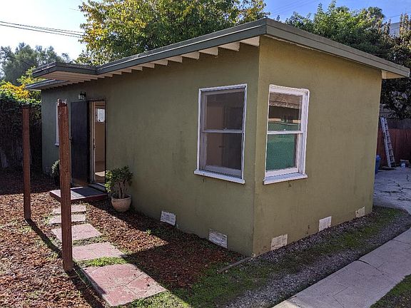 2215 Carmona This is a private house/back house in the back of the property.